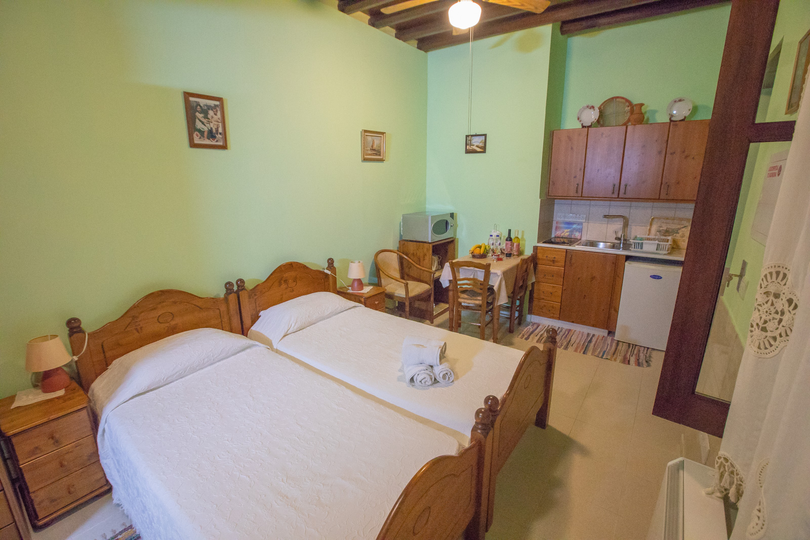 Standard Studio - Ground Floor thumbnail 6